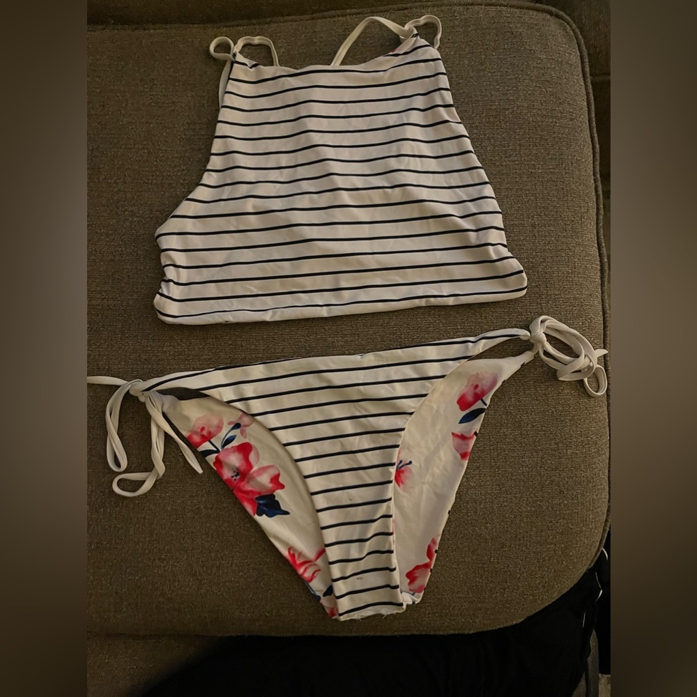 Cupshe reversible bathing suit - Picture 4 of 16